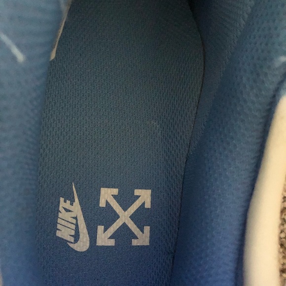 Never been worn once (no shoe box ) i keep all my shoes in containers - Picture 6 of 6